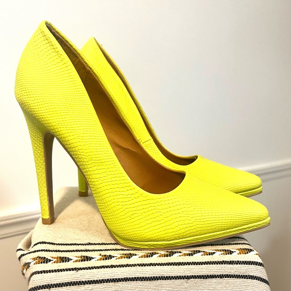 Bright florescent yellow snake embossed stilettos, micro platform.